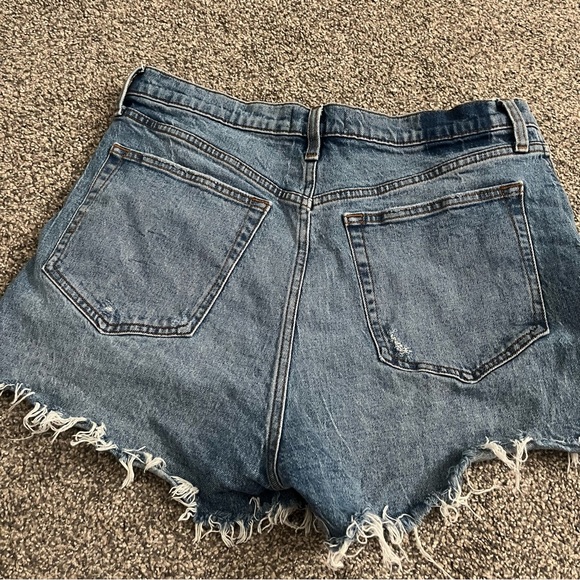 A&F Mom Short - Picture 3 of 3